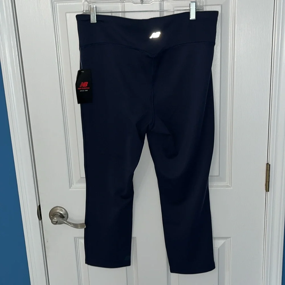 New balance leggings, navy blue extra large brand new never been worn - Picture 3 of 4